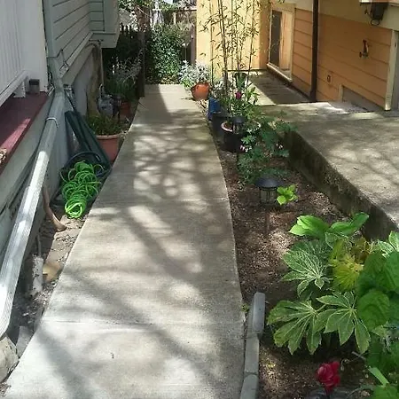 Boutique Style Apartment In The Heart Of Se Portland Exterior foto